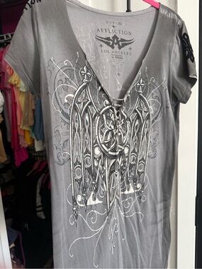 Affliction Y2K Gray Lace-Up V-Neck Graphic Tee vintage